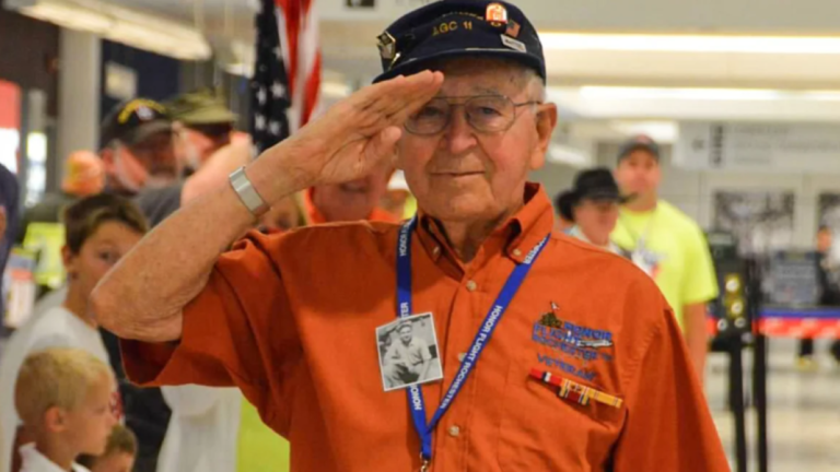 Fallece veterano de 102 años en su viaje para conmemorar el 80 aniversario del Día D